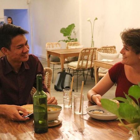 Sacred Lotus - Vegan Cafe X Hostel Phnom Penh Eksteriør bilde