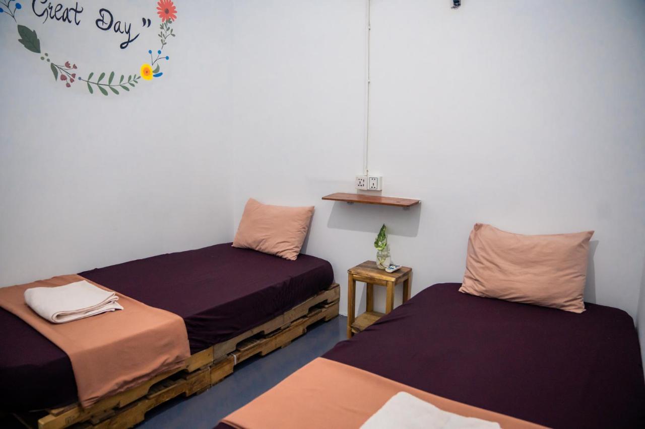 Sacred Lotus - Vegan Cafe X Hostel Phnom Penh Eksteriør bilde