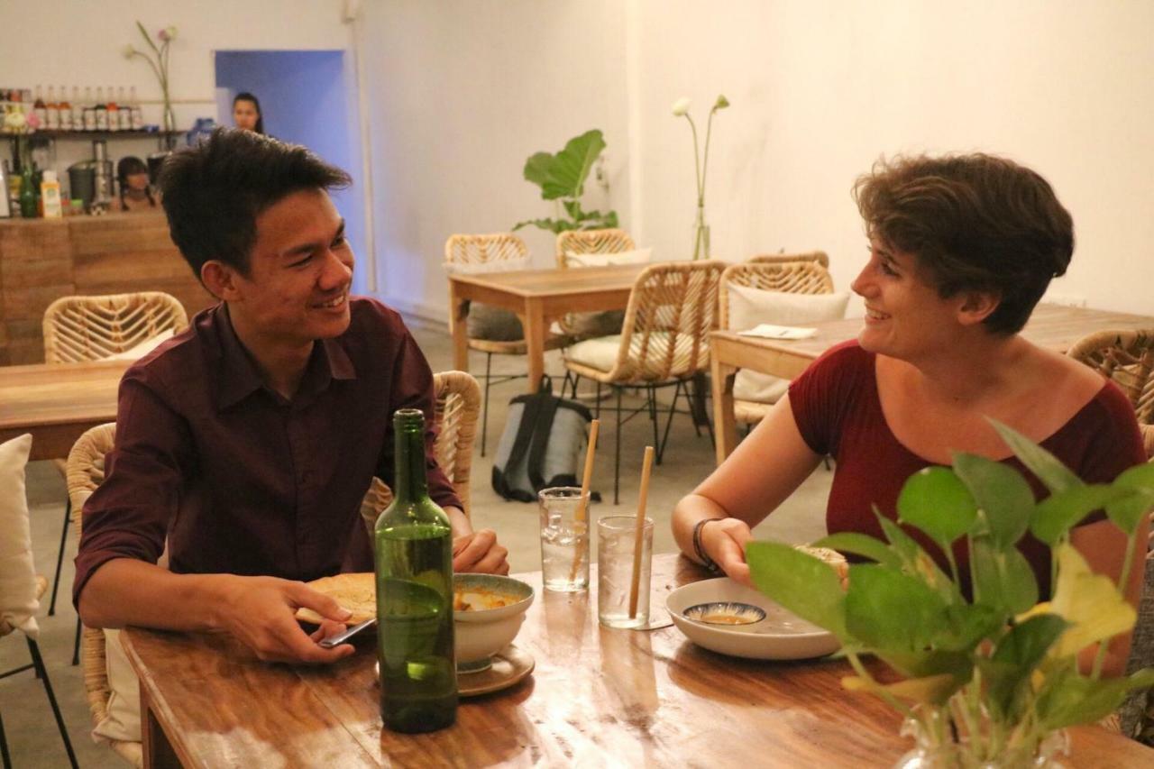 Sacred Lotus - Vegan Cafe X Hostel Phnom Penh Eksteriør bilde