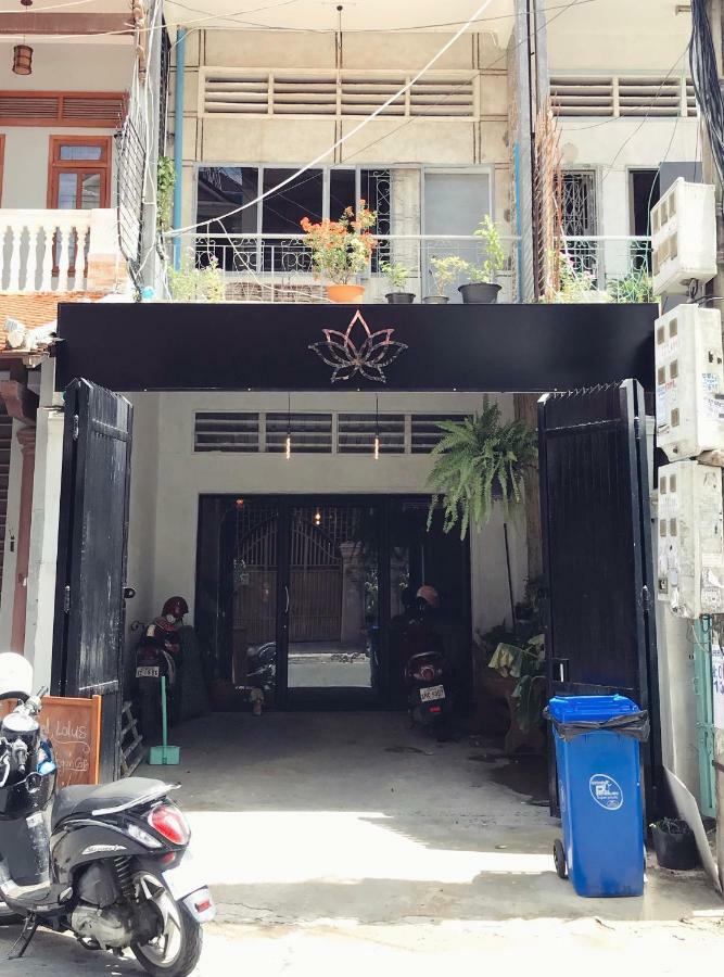 Sacred Lotus - Vegan Cafe X Hostel Phnom Penh Eksteriør bilde
